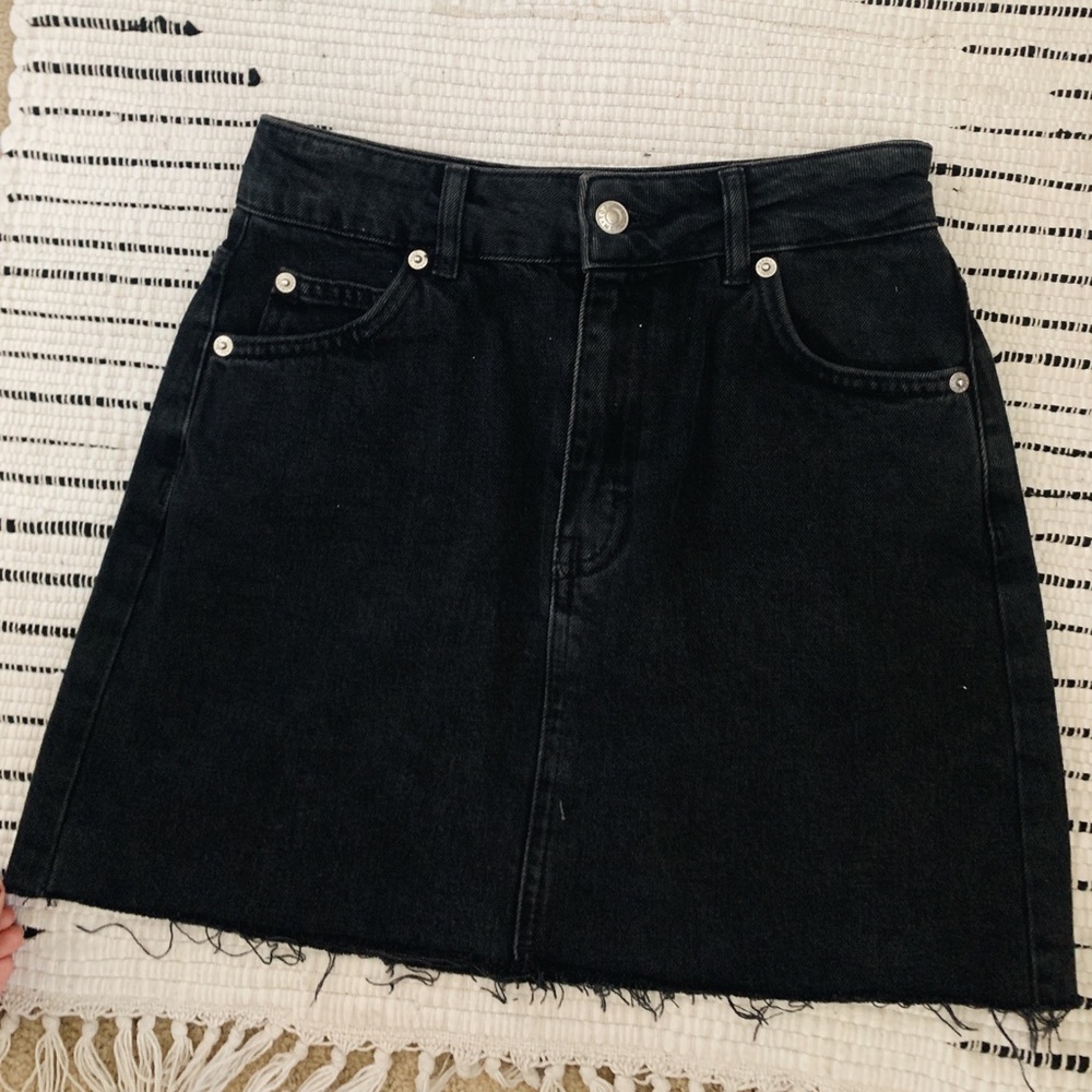 Selling my black, high-waisted, TopShop skirt!